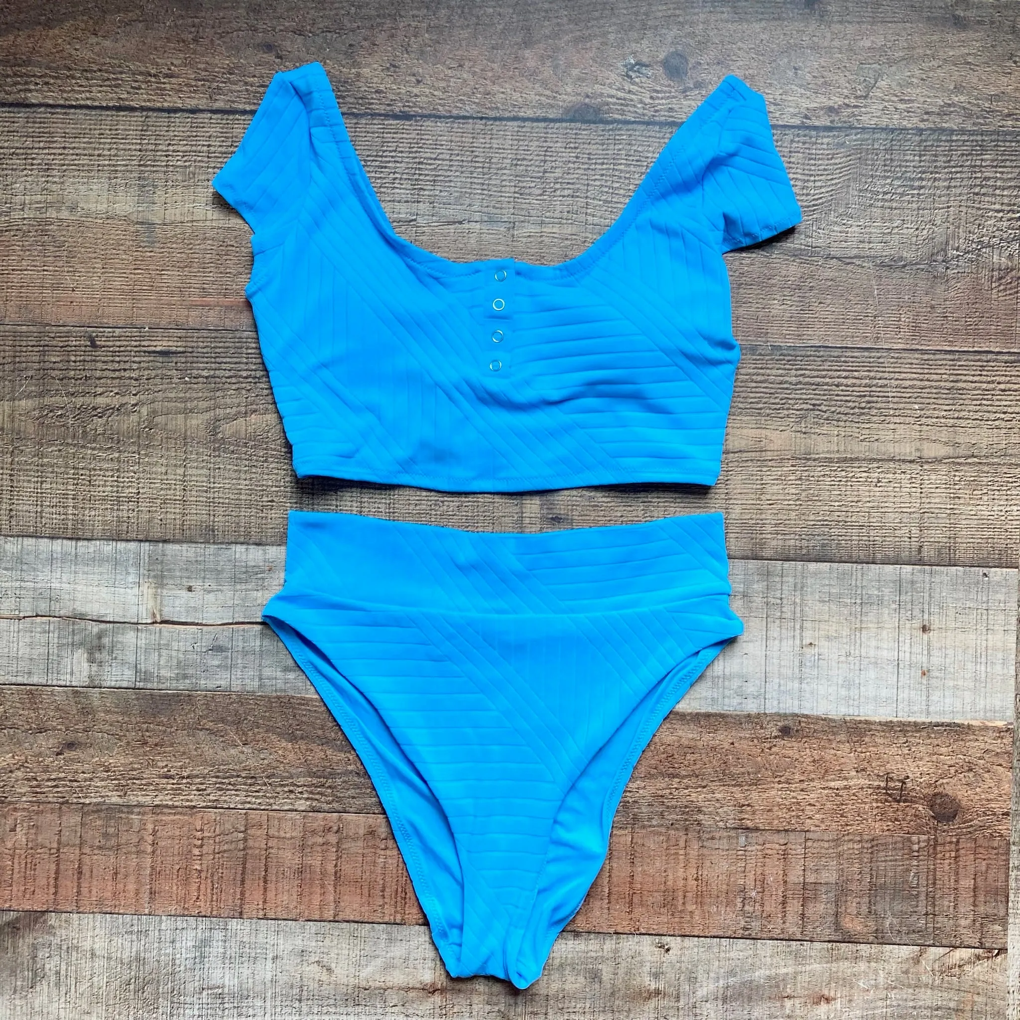 Aerie Light Blue Ribbed Pattern with Snap Front Padded Bikini Top- Size L (we have matching bottoms)