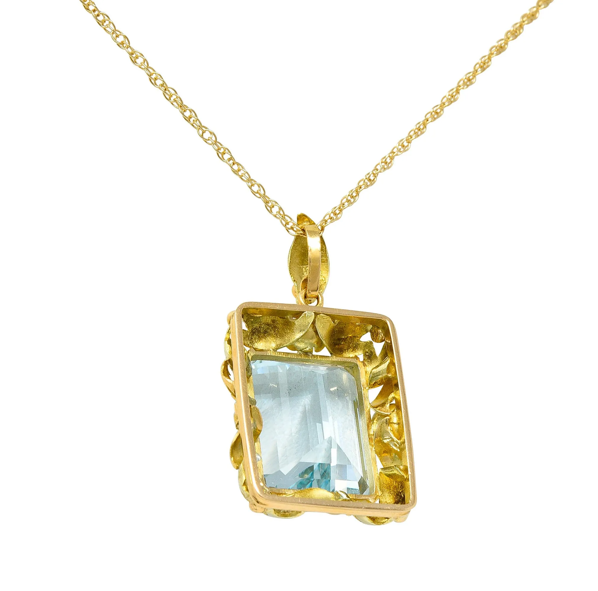 Art Nouveau 20.95 CTW Aquamarine 18 Karat Tri-Colored Gold Floral Pendant Necklace