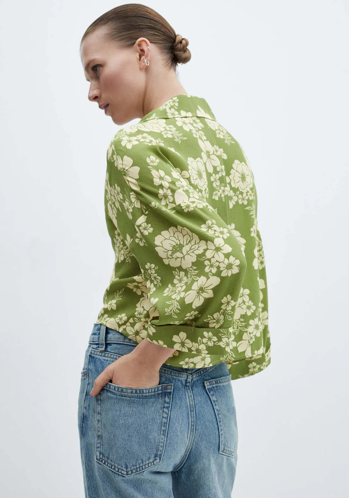 Floral shirt with knot