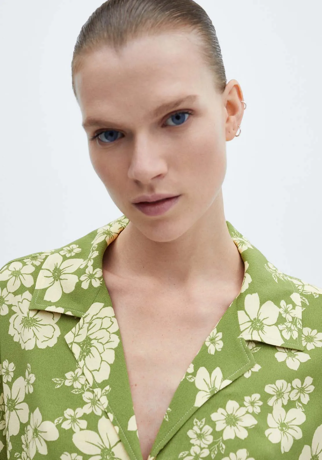 Floral shirt with knot