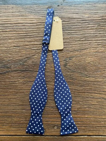 NAVY AND WHITE WINDSOR DOT BOWTIE